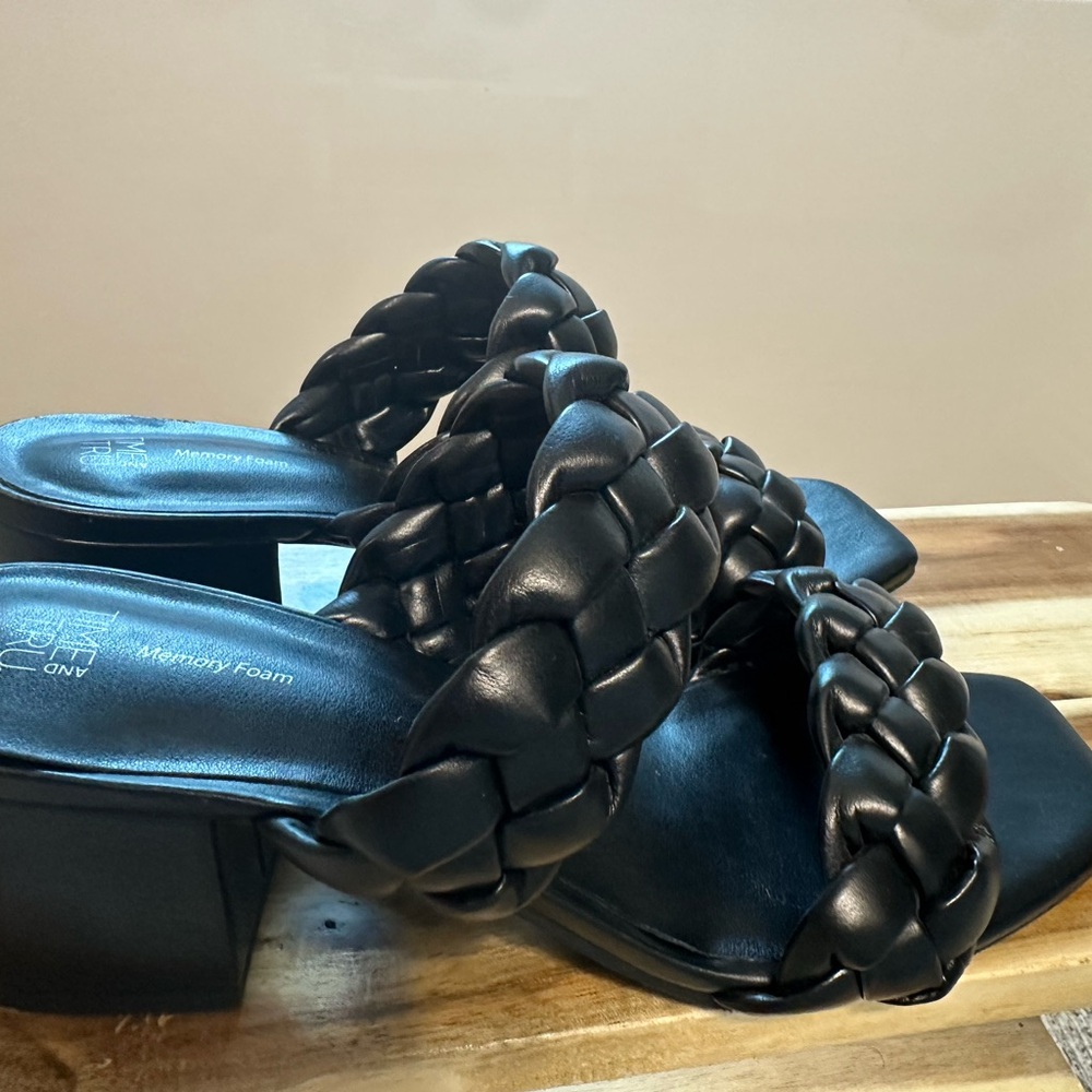 Time and Tru Black Braided Sandals - Picture 4 of 6